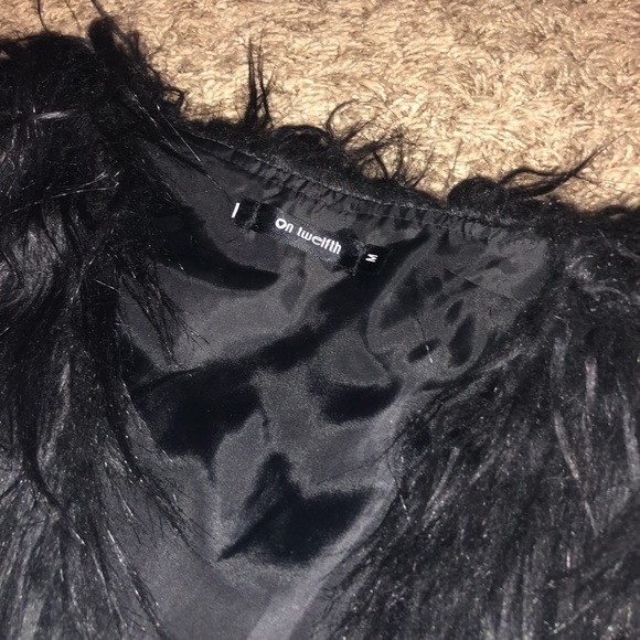 Women’s faux fur vest size medium - Picture 2 of 2